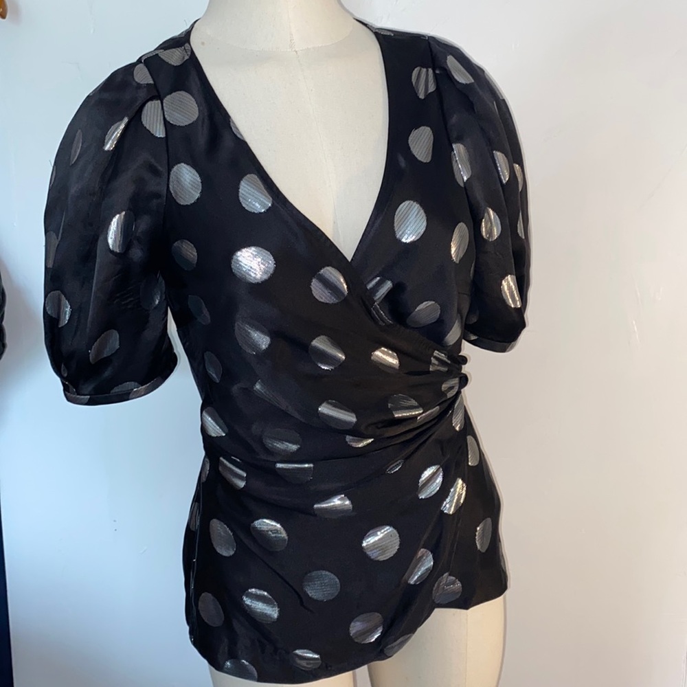 Diane von furstenberg black silk wrap top polka dot size 6